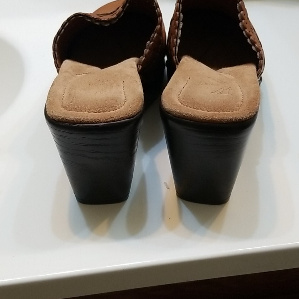 Clogs - Picture 2 of 4